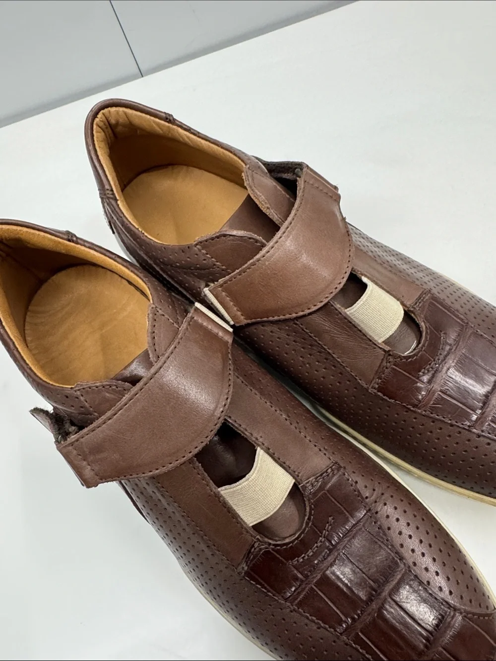 Caporicci genuine real 🐊 Leather Casual Velcro Sneakers size 42